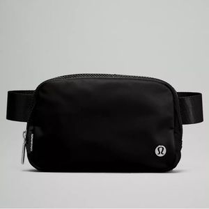 Lululemon Everywhere Belt Bag - Black NWT